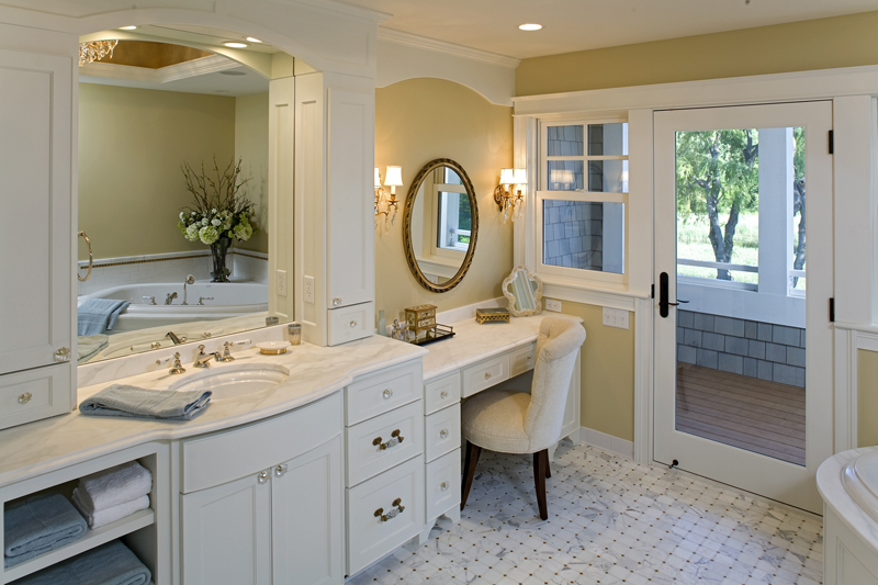 Prairie Style Floor Plan Master Bathroom Photo 01 - Avalon Place Luxury Home 013S-0014 | House Plans and More