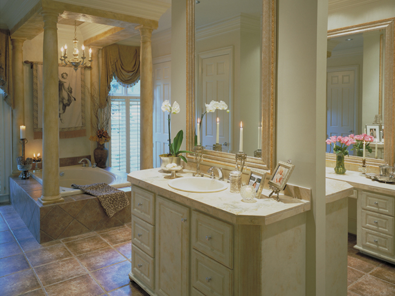 Colonial House Plan Master Bathroom Photo 01 - Wembleton Traditional Home 020S-0004 | House Plans and More
