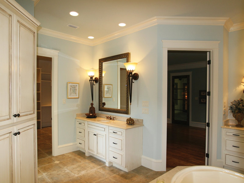 Traditional House Plan Master Bathroom Photo 04 - Briley Southern Craftsman Home 024S-0025 | House Plans and More