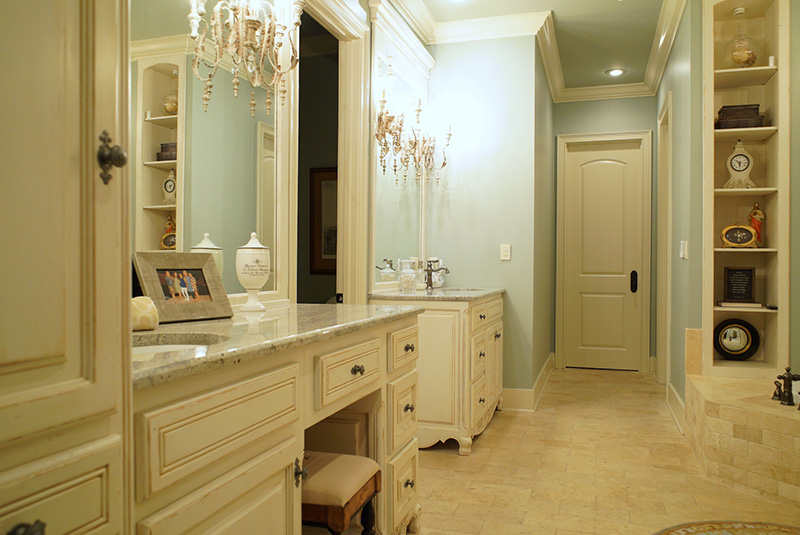 Southern House Plan Master Bathroom Photo 01 - Glengarrie Luxury Home 055D-0983 - Search House Plans and More